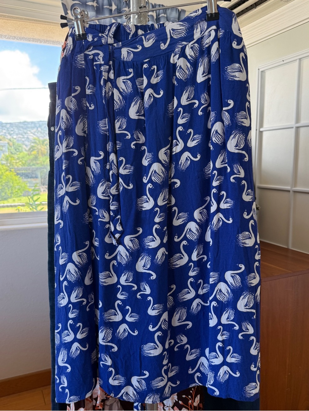Porridge Women's Blue Swan-Print Midi Skirt